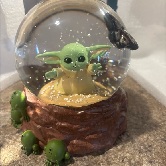 Star Wars The Mandalorian Snow Globe - Picture 5 of 10